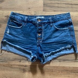 FREE PEOPLE DENIM SHORTS - size 28